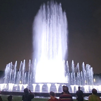 Fontaine de jardin moderne en acier inoxydable avec éclairage RGB programmable, colonnes d'eau synchronisées à la musique