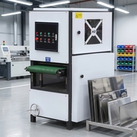 Machine entièrement automatique pour le détartrage, l'élimination de la rouille, l'ébavurage, le meulage et le polissage des plaques en acier inoxydable et en aluminium