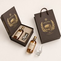 Boîte à whisky personnalisée en forme de livre, boîte rigide de style livre pour whisky single malt avec bouteille de whisky et verre, finition dorée à chaud