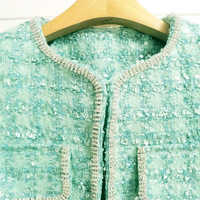 Nouvelle Collection 2026 : Ensemble Deux Pièces Femme – Veste en Tweed Ornée de Strass, Perles et Paillettes, Manches Longues à Plumes et Mini-Jupe – Tenue OOTD