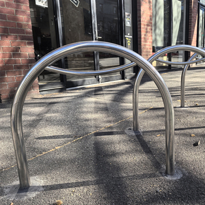 Support de vélo circulaire en acier inoxydable brillant à fixation au sol pour <span class=keywords><strong>stationnement</strong></span> commercial en bord de route - Product Image 2