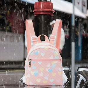 Mochila escolar moderna con logotipo personalizado y diseño informal, cierre de cremallera y compartimento para portátil. - Product Image 3