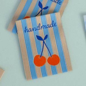 Etiquetas ultrafinas de tejido satinado suave, ideales para camisetas; cómodas y no irritantes, aptas para coser en etiquetas de prendas. - Product Image 5