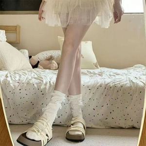 Chaussettes antidérapantes blanches en coton de couleur unie pour femmes, chaussettes antidérapantes de style ballet Lolita pour jeunes de 18 à 40 ans - Product Image 1