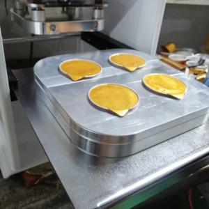 Máquina Selladora de Contenedores de Aluminio Semiautomática para Alimentos, de Alto Rendimiento y Bajo Costo - Product Image 2