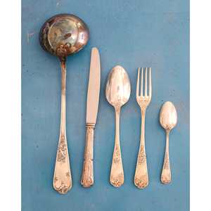 Juego de Cubiertos de Metal Francés de 12 Piezas Mirellas Luxury Art Nouveau, Minimalista con Cucharón para Hogares, Restaurantes y Hoteles - Product Image 2