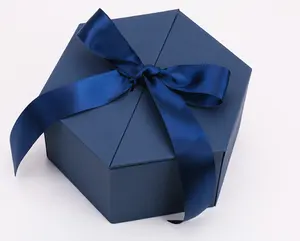 Confezione regalo di forma esagonale di cioccolato di natale blu navy di lusso fatta a mano per invito a nozze con inserti diversi