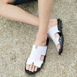 Sandales en cuir pour hommes, chaussures de mode décontractées H, pantoufles en cuir de luxe pour l'extérieur - Product Image 3