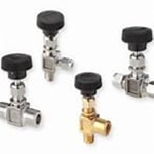 Válvula de aguja Generant Fnv de 1/4 pulg. con sellado suave de doble acción y flujo unidireccional para reducción de presión criogénica - Product Image 3