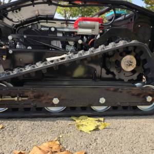 أحدث جزازة عشب روبوتية مجنزرة لعام 2026 - تحكم عن بعد لجميع التضاريس للمزارع والمنحدرات وإزالة الأعشاب الضارة والتنظيف - Product Image 5