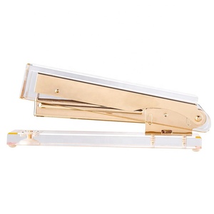 HUISEN Nhà Sản Xuất Có Kinh Nghiệm Máy Tính Để Bàn Trong Suốt Acrylic Vàng <span class=keywords><strong>Stapler</strong></span> Set Với <span class=keywords><strong>Stapler</strong></span> Bằng Sáng Chế - Product Image 3