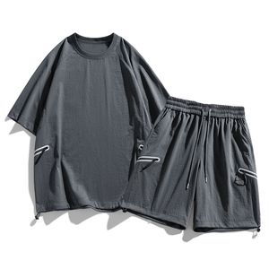ชุดสูทแขนสั้นโลโก้สั่งทำพิเศษสำหรับผู้ชาย คอลเลคชั่นใหม่ปี 2025 เสื้อยืดลำลอง กางเกงวิ่งขายาวสองชิ้น ชุดลำลองผู้ชายยอดนิยม - Product Image 2