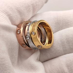 Bague Classique en Acier Inoxydable Plaqué Or 18K avec Zircon pour Votre Amour – Bague Éternelle - Product Image 4