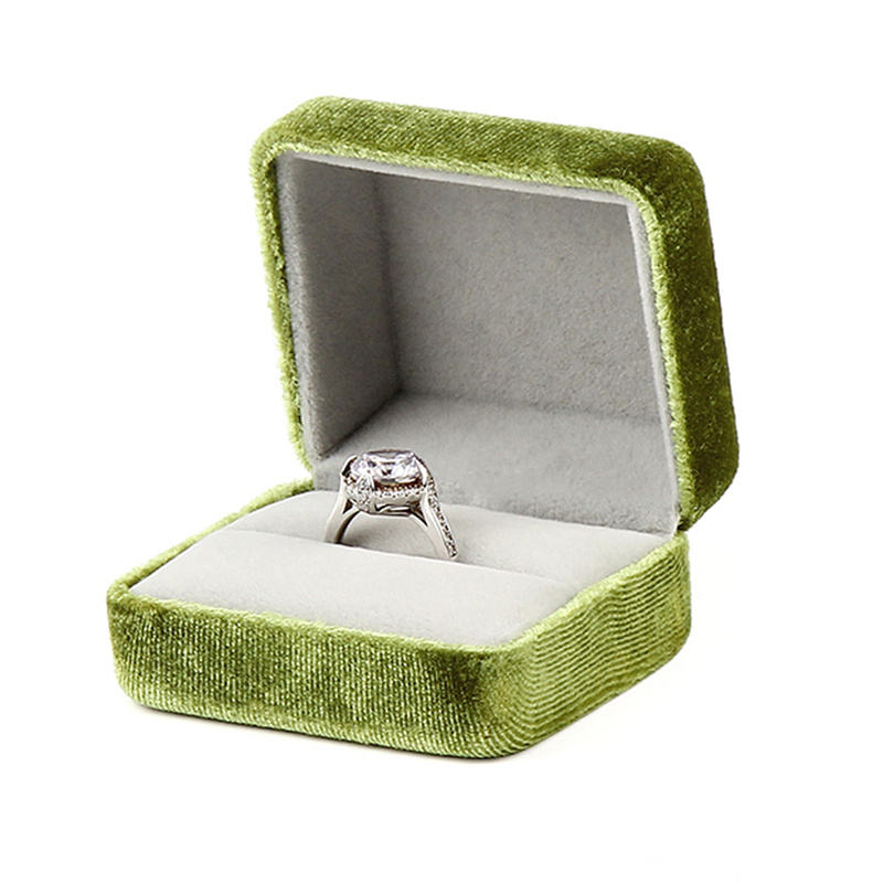 กล่องแหวนสีเขียว