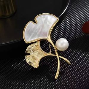 Double Eleven Natural Sea <b>Mother</b> Shell Brooch 8mm Freshwater Akoya <b>Pearl</b> Autumn Charm Full Ginkgo Leaf Chest Decoration - Product Image 2