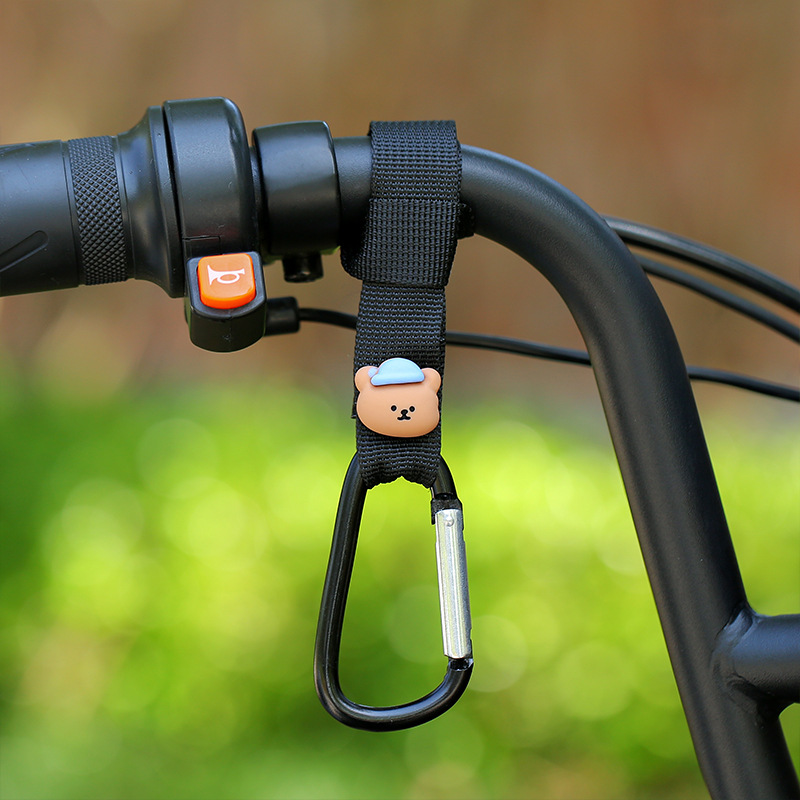 Ourson à capuchon bleu en forme de d sangle noire