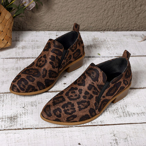 รองเท้าส้นเตี้ยหัวแหลมสไตล์ยุโรปอเมริกัน ลายเสือดาว รุ่นใหม่ประจำฤดูใบไม้ร่วง ไซส์ใหญ่ ส้นหนา สไตล์อังกฤษ รองเท้าส้นกลาง ไซส์ 43 - Product Image 6