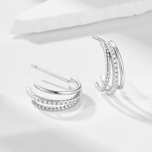 Pendientes <span class=keywords><strong>de</strong></span> Plata <span class=keywords><strong>de</strong></span> Ley S925 con Forma <span class=keywords><strong>de</strong></span> C, Huecos y con Incrustaciones <span class=keywords><strong>de</strong></span> Diamantes para Mujer, Pendientes <span class=keywords><strong>de</strong></span> Circonita <span class=keywords><strong>de</strong></span> Una Sola Fila con <span class=keywords><strong>Ondas</strong></span> <span class=keywords><strong>de</strong></span> Tres Capas - Product Image 2