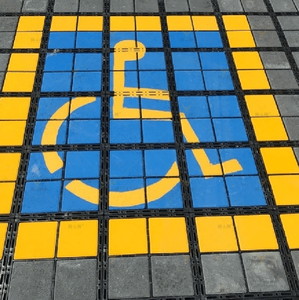 Panneaux de renforcement de sol en grille de pavage en HDPE noir Sunsbuild, haute résistance à la compression pour les projets de voies d'accès, de patios, de chemins et de parkings - Product Image 5