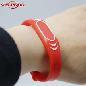 Sunlanrfid 방수 재사용 <span class=keywords><strong>NFC</strong></span> 팔찌 조정 가능한 <span class=keywords><strong>NFC</strong></span> 팔찌 13.56Mhz 실리콘 밴드 - Product Image 3