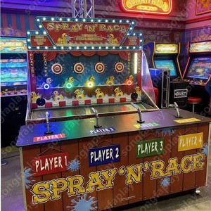 Spray N Race, Juego de Carreras de Pistolas de Agua para 4 Jugadores, para Fiestas Escolares y Juego en Interiores/Exteriores, Material de PVC - Product Image 2