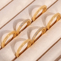 Penjualan laris perhiasan halus ringan baja tahan karat berlapis emas 18k CNC Inlay Zircon tiga lapis cincin tumpuk