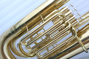<span class=keywords><strong>Tuba</strong></span> haut de gamme Focustyle FTU-400 avec corps en laiton et tonalité Bb, finition laquée transparente, taille <span class=keywords><strong>4</strong></span>/<span class=keywords><strong>4</strong></span>, <span class=keywords><strong>4</strong></span> <span class=keywords><strong>pistons</strong></span> à action supérieure - Product Image 3