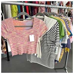 T-shirts courts d'été pour femmes de Style de mode Fabricant direct Vente en gros Collection de vêtements épicés Livraison aléatoire T-shirt en tricot - Product Image 2