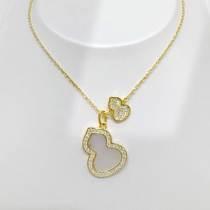 สร้อยคอจี้เปลือกหอยเคลือบสีทองเหลืองรูปผีเสื้อ ชุบทอง 14k สำหรับผู้หญิง สวมใส่ได้ทุกวัน พร้อมจี้ห้อยแบบปรับแต่งได้ - Product Image 4