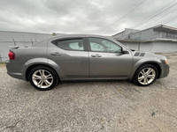 Dodge Avenger SXT 2012, berline 4 portes, conduite à gauche, sièges en cuir, bon rendement énergétique, climatisation, radio satellite, vente en gros, voiture d'occasion pas chère