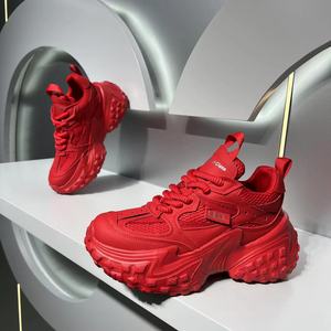 Chaussures de papa tendance rouges respirantes en maille à semelle épaisse en toile et semelle intermédiaire en TPR pour le commerce transfrontalier en gros – Nouvelle collection été - Product Image 1