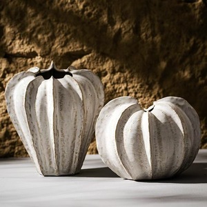 Jarrón de cerámica blanca estilo <span class=keywords><strong>Wabi</strong></span>-Sabi - Product Image 1