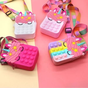 Túi Trẻ Em Silicone Mẫu Giáo Trẻ Em Dễ Thương Hình Hoạt Hình Dâu Tây Dứa Đẩy Fidget Pop Bubble Unicorn Coin Purse - Product Image 2