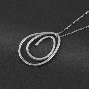 Collier statement pour femme avec grand pendentif double cercle, longue chaîne pour pull, en argent et or, avec pendentifs en forme de cœur, de sport et de chauve-souris - Product Image 4