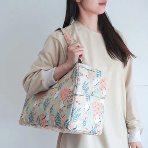 Thermal Insulation Foldable Waterproof Durable Polyester Shoulder Bag with Zipper Closure and Chain Strap for Daily Use - Product Image 2