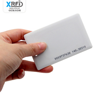 Precio de fábrica RFID Tarjeta gruesa 1,8mm Tarjeta de identificación de empleado 125KHz Tarjeta de proximidad preprogramada Clamshell