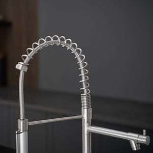 Robinet de cuisine en acier inoxydable à poignée unique avec douchette extractible, design moderne, installation monotrou sur comptoir - Product Image 4