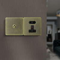 Palanca de latón Enchufe de interruptor de pared Retro Patrón desordenado de bronce personalizado Panel de acero inoxidable 220V Max. 10A Doble polo