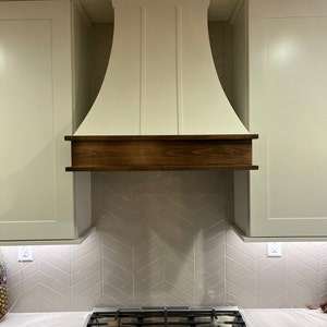 Cubierta de Campana Extractora de Pared de Madera Blanca Estilo Rústico Personalizada, Soporte de Campana Extractora de Madera Personalizado Estilo Chimenea - Product Image 5