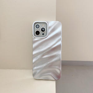 Funda para iPhone 16e, con diseño de ondas brillantes, efecto de agua, protección total y a prueba de golpes, agradable al tacto. - Product Image 1