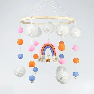 Vente en gros Cloche de lit mobile en feutre en bois pour berceau de bébé Cloche de lit musicale en feutre coloré pour chambre d'enfant