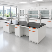Table d'islande modulaire de laboratoire avec armoire murale et bras d'extraction d'air local pour laboratoires scolaires et universitaires