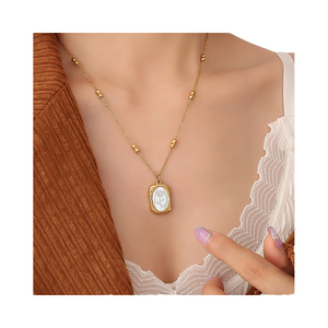 Collier pendentif fleur en acier inoxydable joker de décembre design européen et américain miroir magique rose pour la mode féminine - Product Image 1