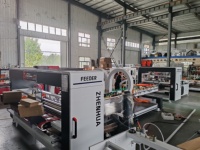 Système de pliage et de collage automatique de cartons à haute efficacité pour la production d'emballages en carton ondulé, machine de pliage et de collage automatique