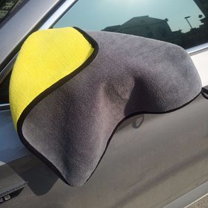 Ensemble de serviettes de nettoyage auto 11 pièces en microfibre chenille et polaire corail pour lavage auto, brosse à roues, éponge, kit essuie-glace - Product Image 1