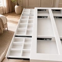 Table de maquillage sans poignée à finition brillante avec plateau en verre, organisateur et miroir à ampoules LED pour l'exportation (vente en gros)