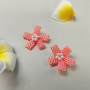 Venta al por mayor de lazos de cinta de grogrén de nailon preatados diseño de flores de lazo elástico para embalaje de regalo y accesorios de ropa interior - Product Image 1