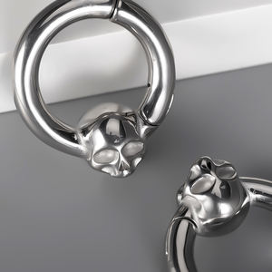 Evorte Totenkopf-Ohrstecker & Tunnel-Schmuck aus 316L Chirurgenstahl Schwarz/Vergoldet Pfeilspitzenform Unisex Körperpiercing - Product Image 3