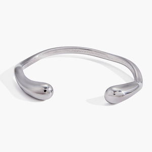 กำไลข้อมือเหล็กไทเทเนียมทรงเรขาคณิตแบบมินิมอล ดีไซน์เปิด เครื่องประดับสำหรับทุกเพศ - Product Image 1