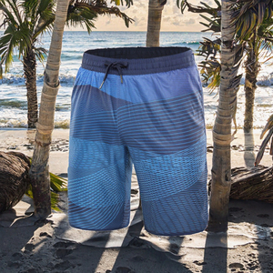 Shorts de bain pour homme avec logo personnalisé, dégradé de couleurs, extensibles dans 4 directions, séchage rapide, résistants à l'eau, avec cordon de serrage - Product Image 2